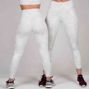 Ptula - The Mystique Legging : 26" - M White